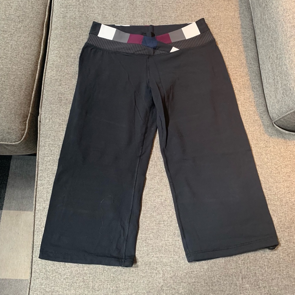 EUC size 12 lululemon wide leg crop reversible